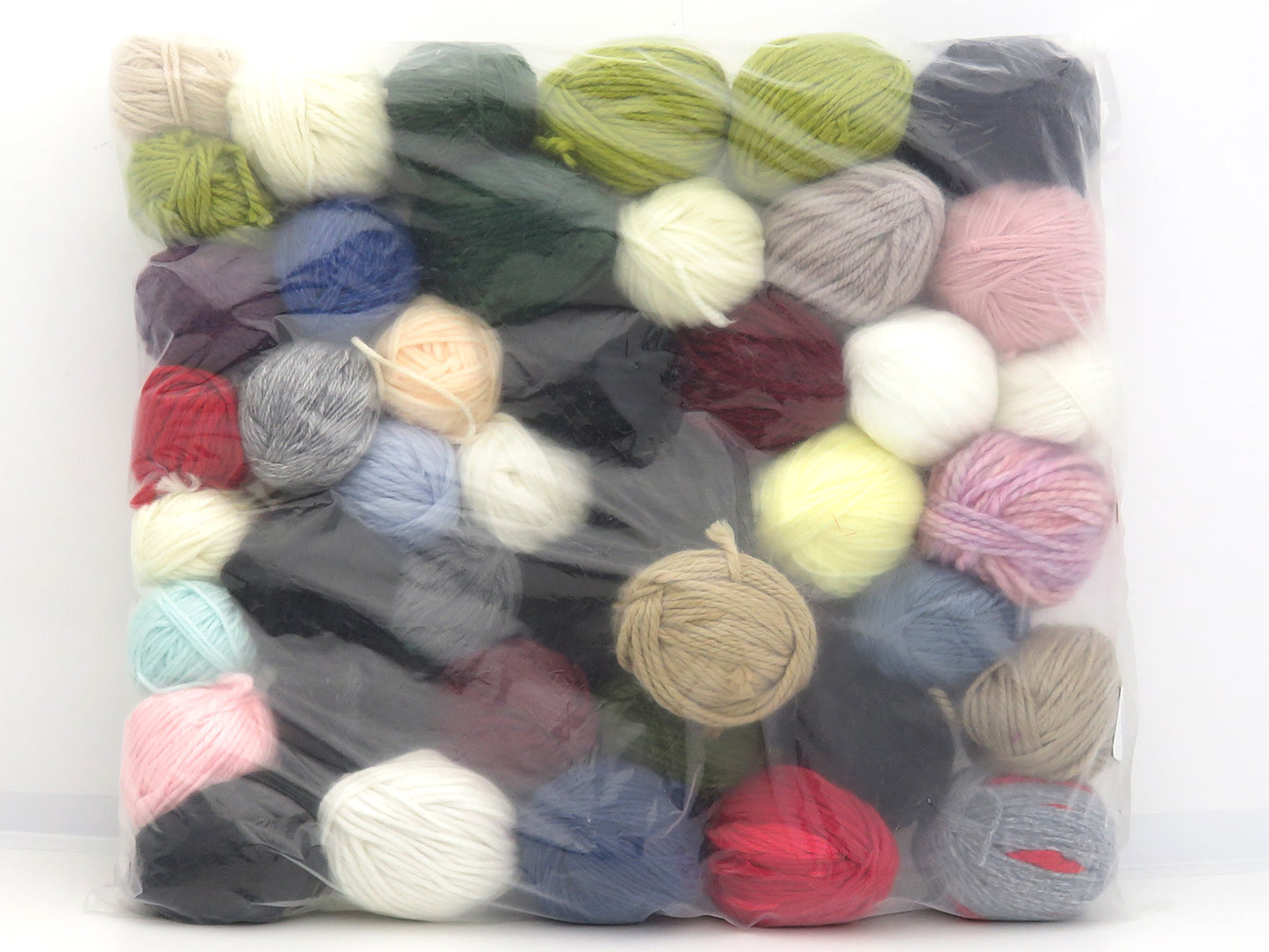 Mixed Lot Multicolor Leftover Yarns fnt2-85043