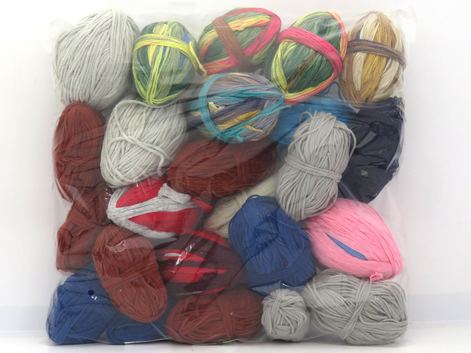 Mixed Lot Multicolor Leftover Yarns fnt2-83416