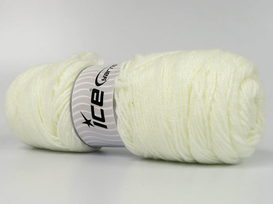 Worsted acrylic yarn with big yardage for everyday makes