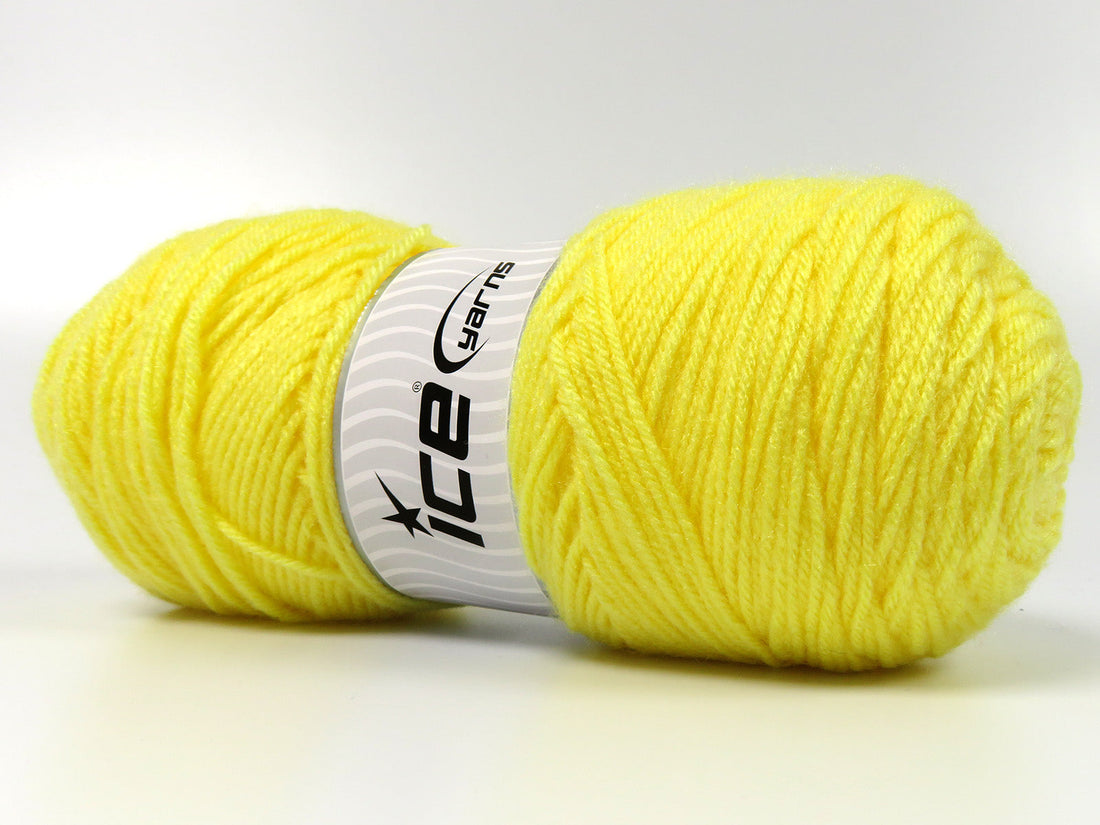 Worsted acrylic yarn with 840m in a 2-ball value pack