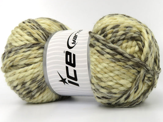Superbulky wool-acrylic yarn for fast, cozy knits
