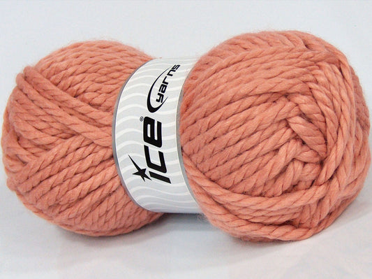 Woodridge superbulky acrylic yarn for fast chunky knits
