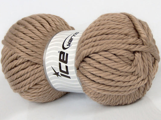 Kingston superbulky acrylic yarn for fast chunky knits