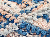 Ice Yarns Boucleron-Kette – Helles Lachs, Blautöne – 50 % Acryl, 50 % Polyamid