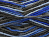 Nuances de noir, de gris et de bleu