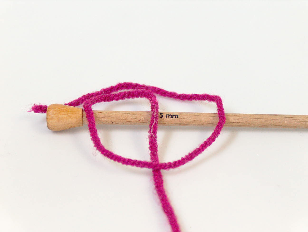 Favorite Dark Pink Worsted Sku:fnt2-23731