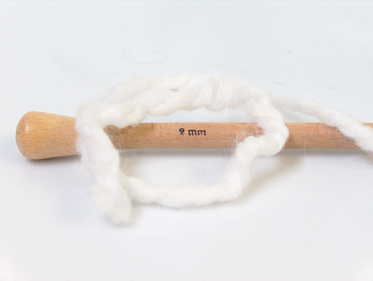 Alpine Alpaca White SuperBulky Sku:fnt2-30825
