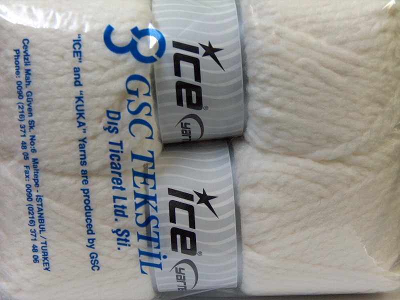 Alpine Alpaca White SuperBulky Sku:fnt2-30825