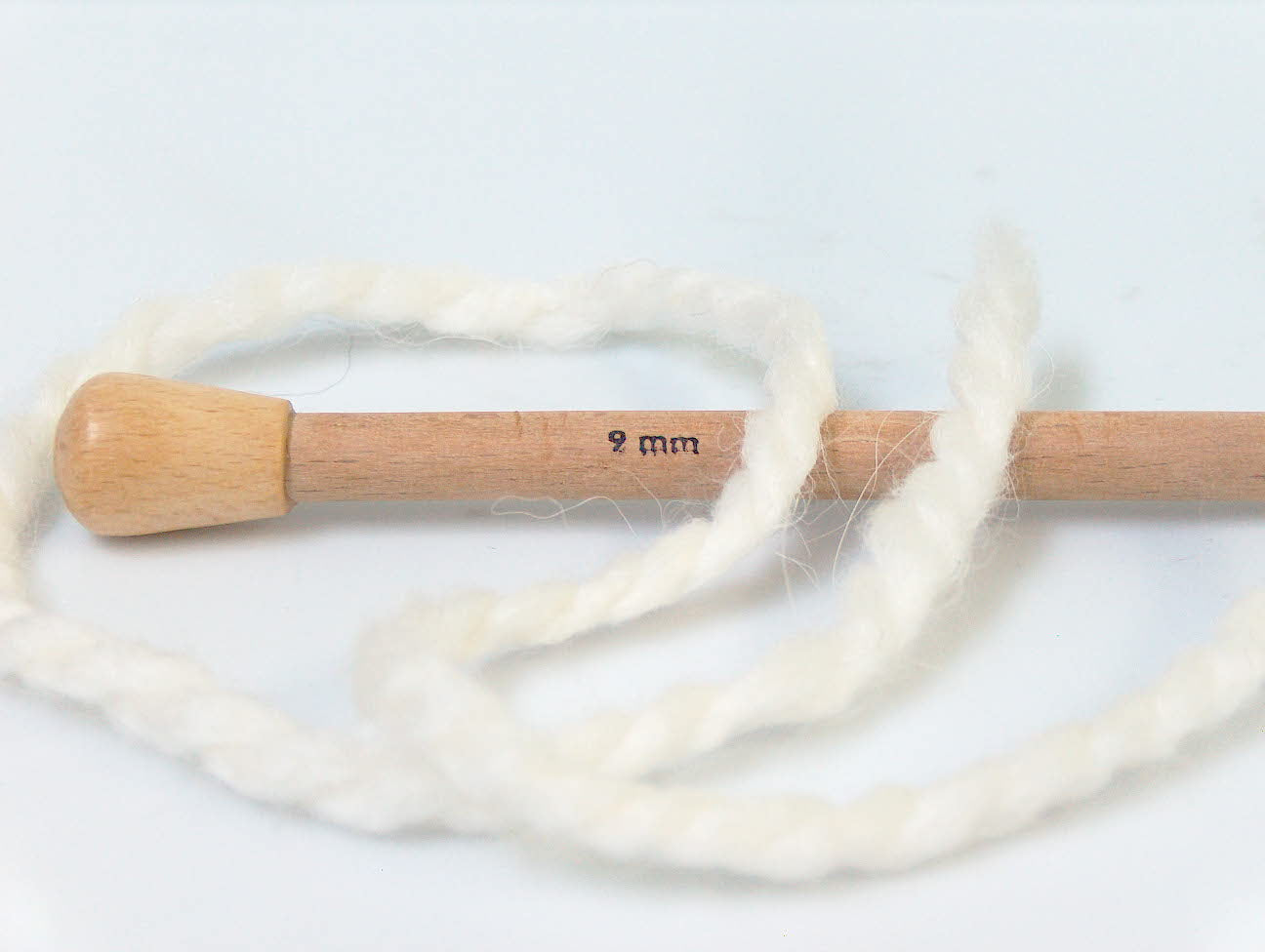Alpine Alpaca Cream SuperBulky Sku:fnt2-30826