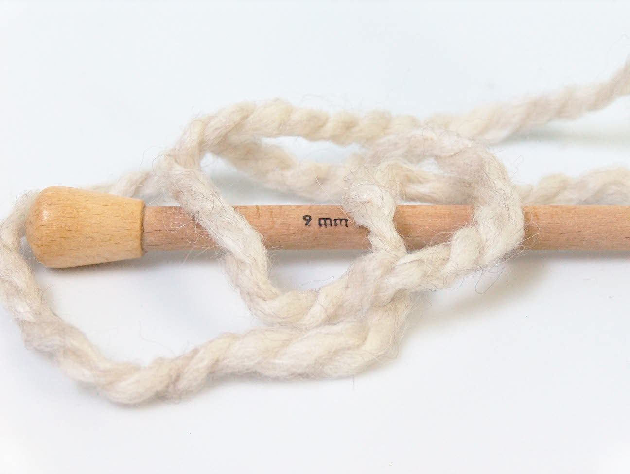 Alpine Alpaca Beige SuperBulky Sku:fnt2-30827