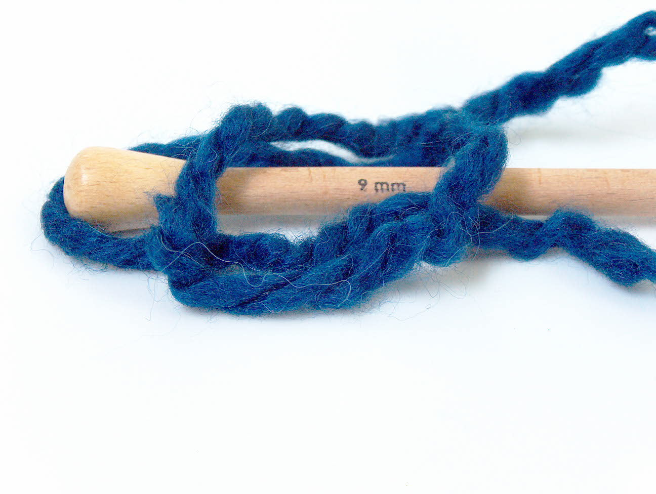 Alpine Alpaca Blue SuperBulky Sku:fnt2-30833