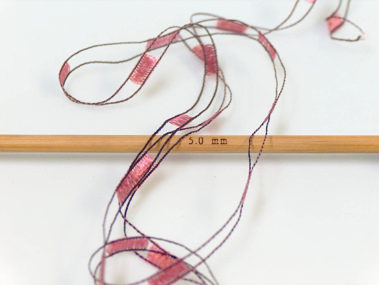 Ladder Rose Pink, Black Trellis Sku:fnt2-34023