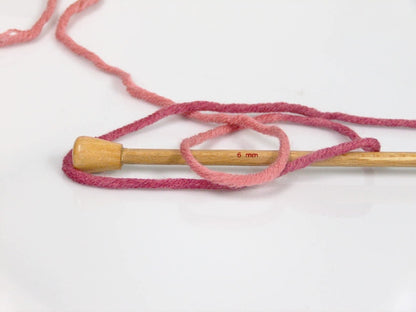 Batik Chunky Maroon, Pink Shades, White Sku:fnt2-50841