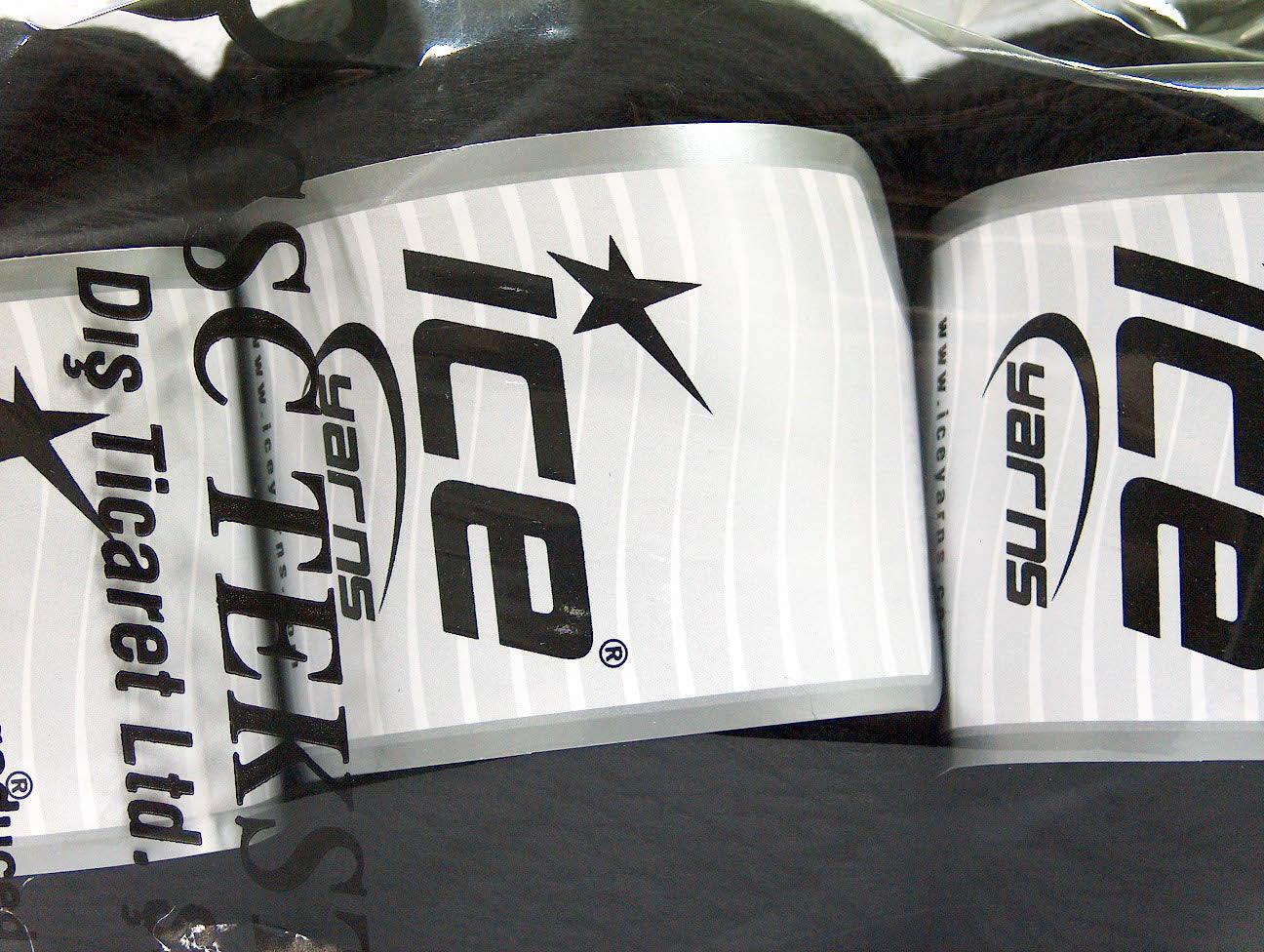 Superbulky Wool Black fnt2-58681