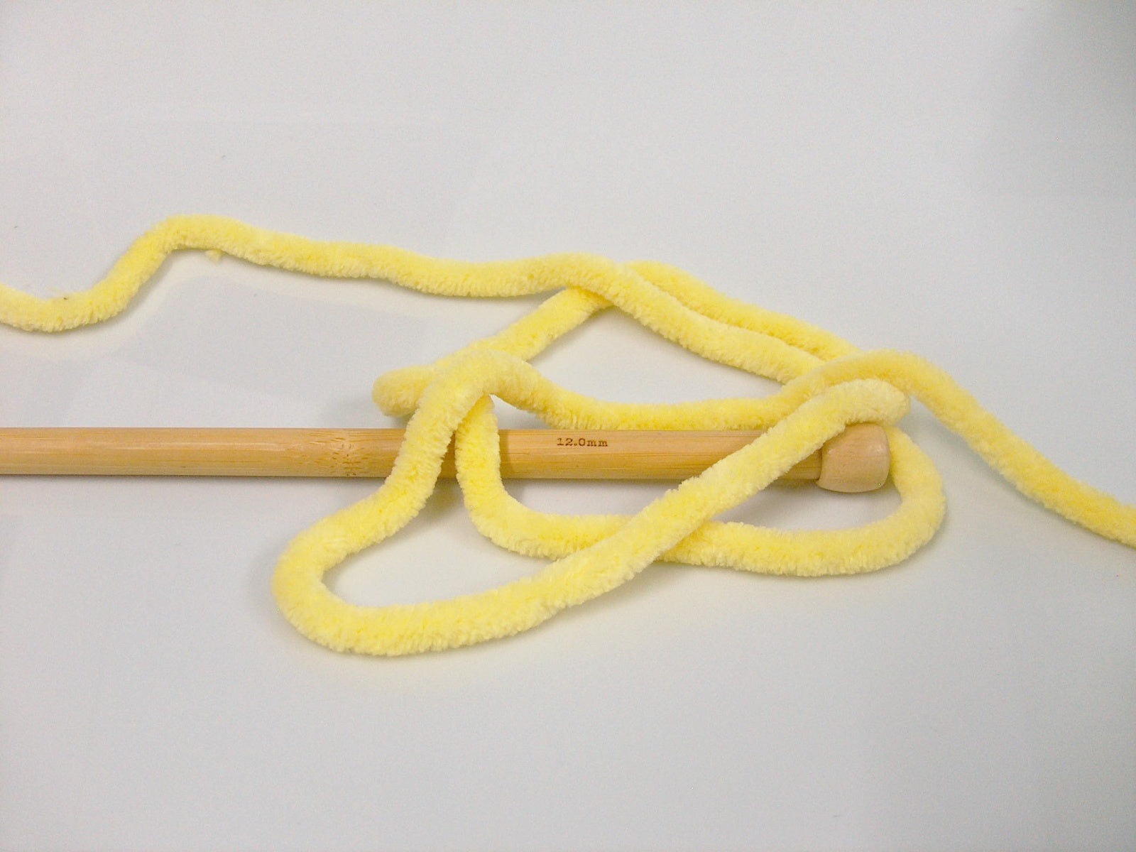 Chenille Superbulky Yellow fnt2-64516