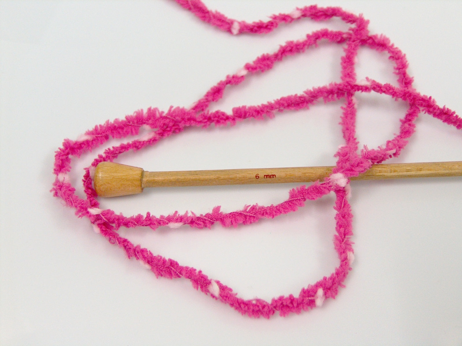 Puffy PomPom Fuchsia fnt2-67492