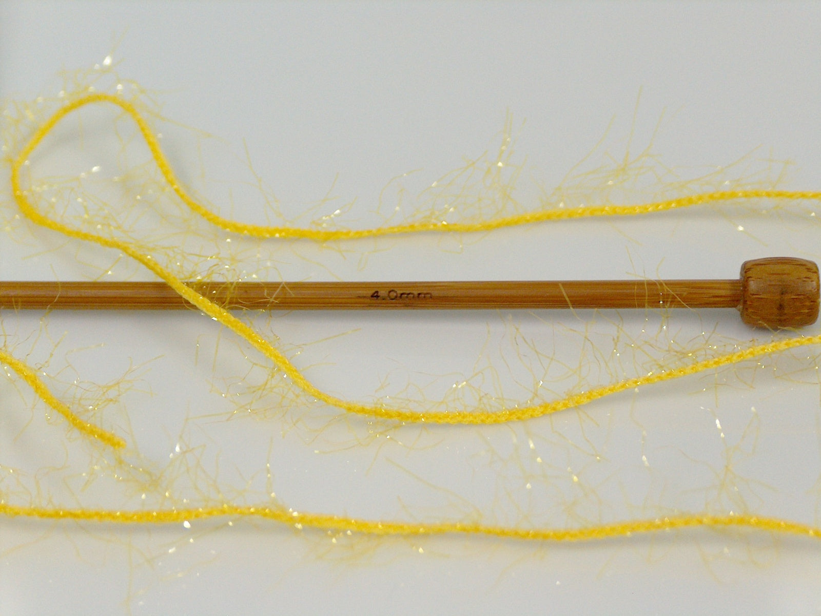 Sparkle Soft Yellow fnt2-68307