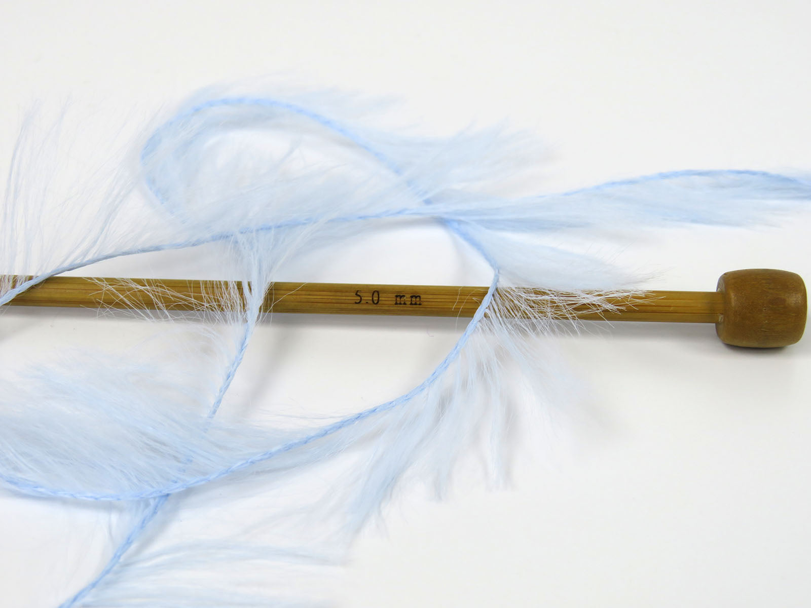Faux Feather Baby Blue Sku:fnt2-82045