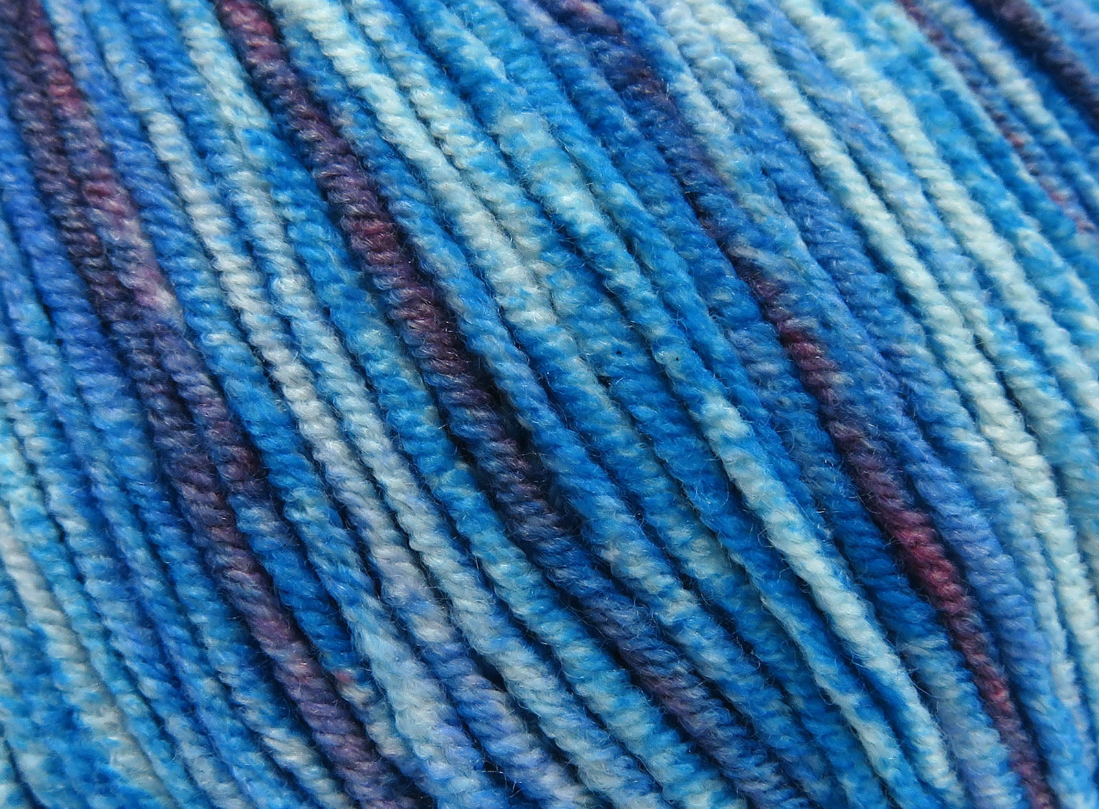 Lorena Splash Blue Shades, Maroon fnt2-82125