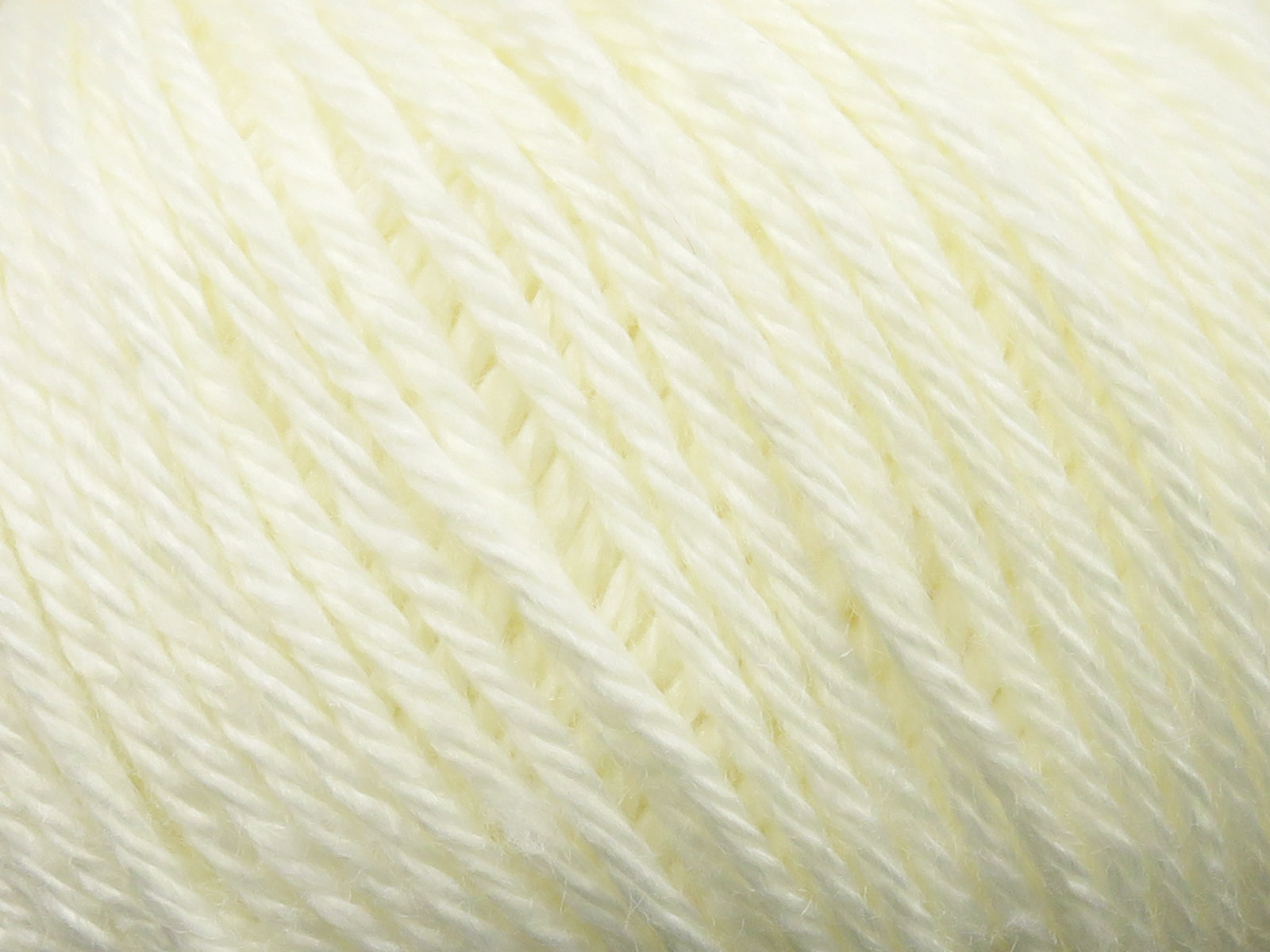 Lana Morbida White fnt2-83001
