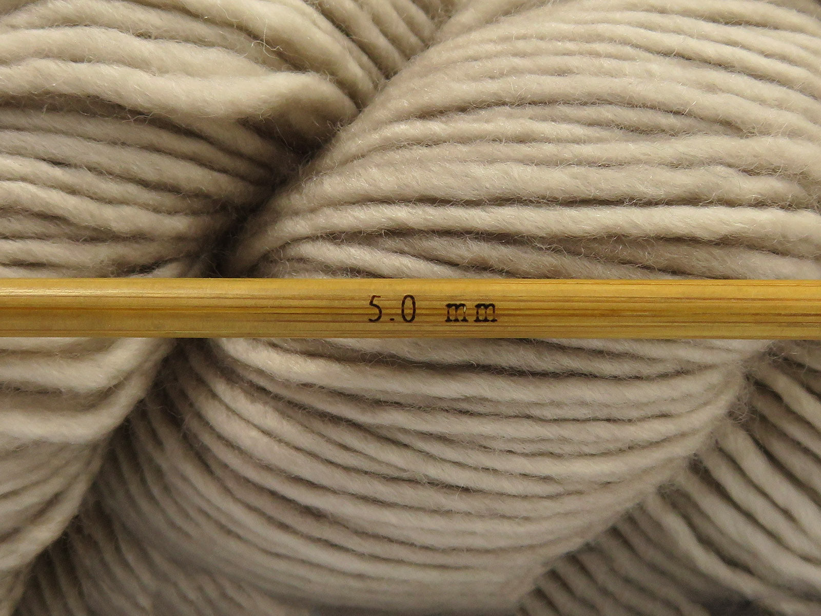 Hand Dyed Superwash Merino Beige fnt2-84212