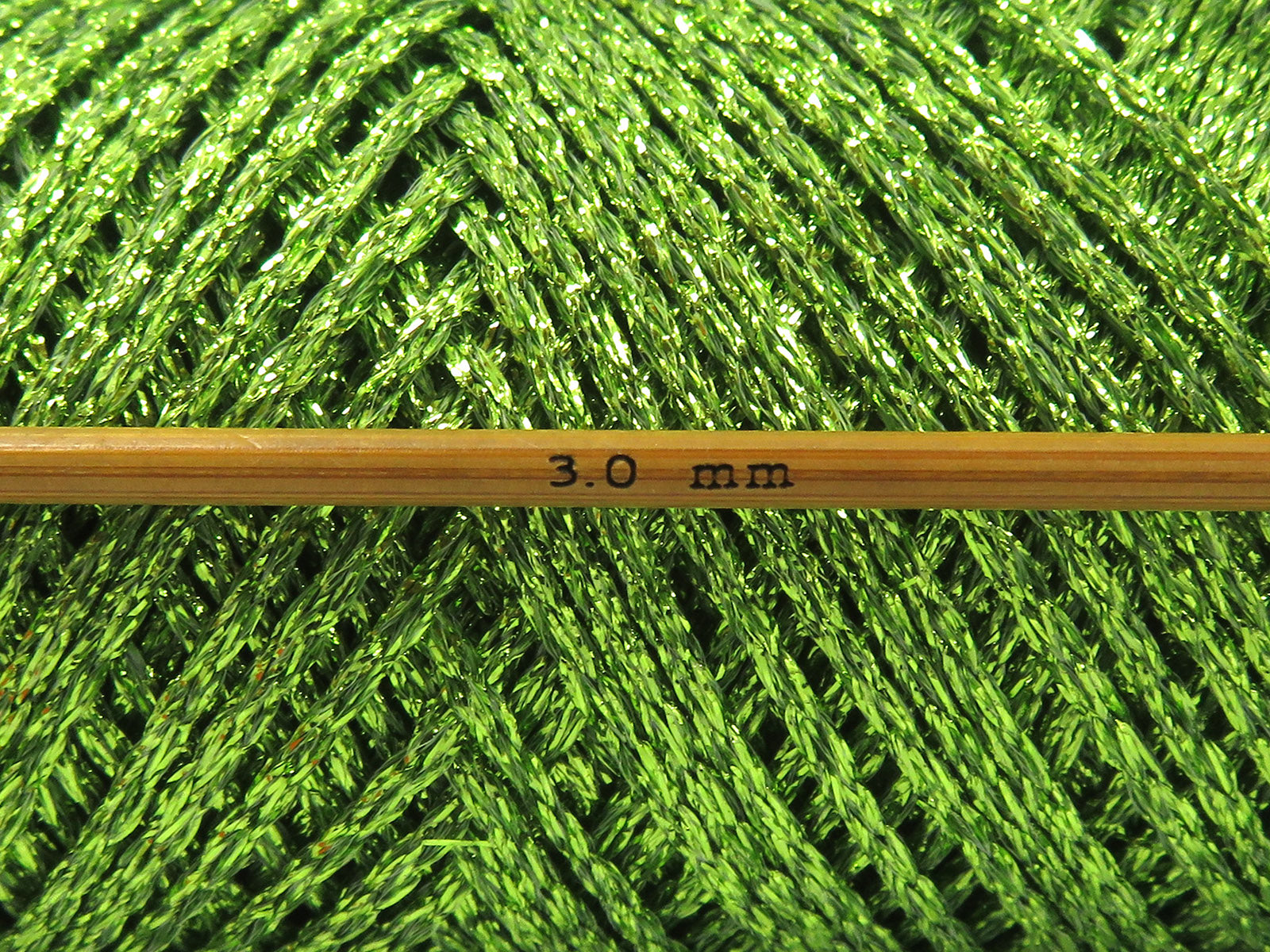 Gleamy Pistachio Green fnt2-84257