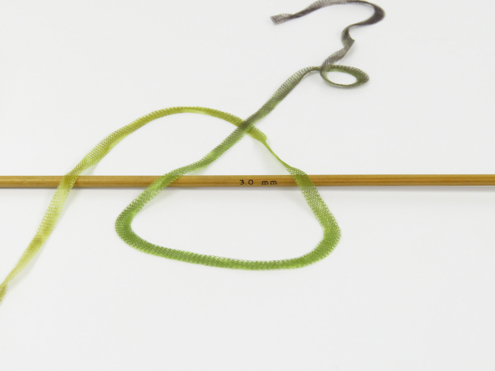 Spiral Air Ribbon Green Shades, Grey Shades fnt2-84496