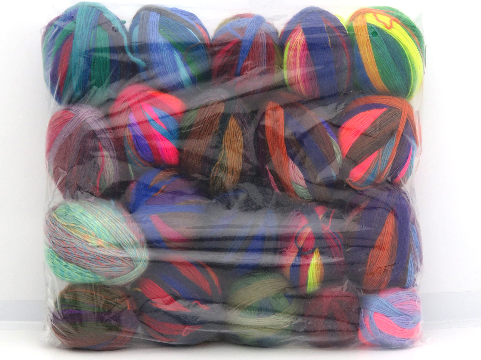 Mixed Lot Multicolor Leftover Yarns fnt2-85028